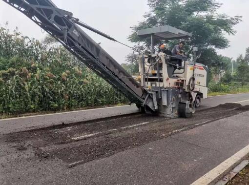 龙城泸县交通运输局全面完成福清路路面“病害”整治工作