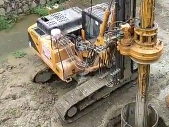 旋挖钻机施工埋设套管时要注意的问题