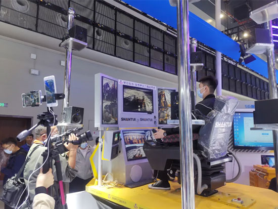 山推5G远程遥控推土机闪耀2021中国5G+工业互联网大会