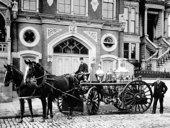 【1905-1914年】蒸汽机驱动的消防泵车