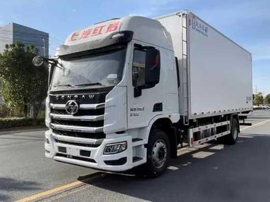 上汽红岩杰豹H6冷藏车，面对崎岖山路也能有强劲动力