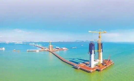 400吨钢铁巨人高空灵活“拐弯” ，“武汉造”一体化智能筑塔机助世界最高海中大桥长高