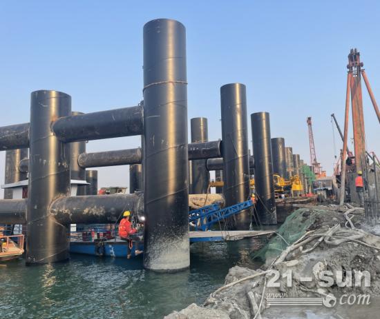 枝城港铁水联运码头一期工程建设按下“快进键” 跑出“加速度”(图2)