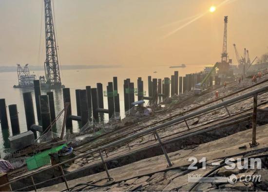 枝城港铁水联运码头一期工程建设按下“快进键” 跑出“加速度”(图3)