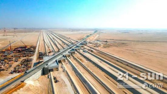 央视探班！徐工“25吨级神车”，海外地标上新！(图3)