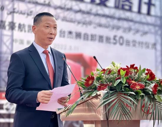 “工程之王”助力“一带一路”城市建设，100辆上汽红岩自卸车在新疆喀什交付(图2)