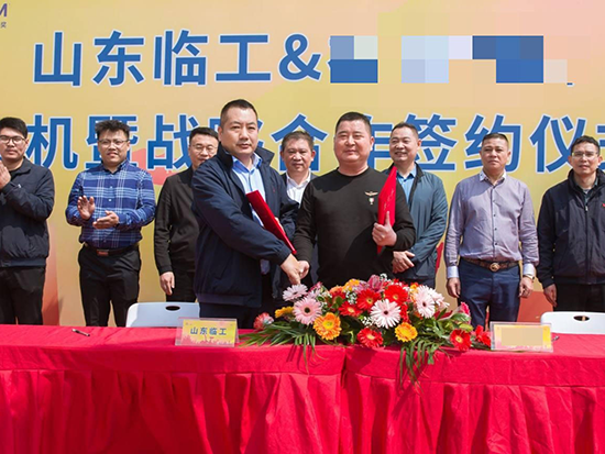 一次交付12台！山东临工携手福建客户共建国家级项目