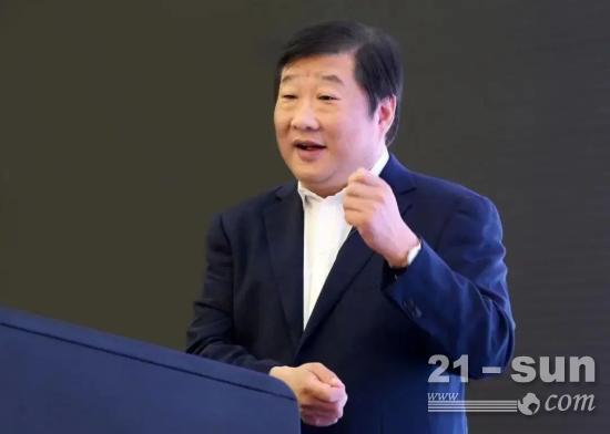 濒临破产的“游艇界劳斯莱斯”，被一个造柴油机的山东男人救活了(图7)