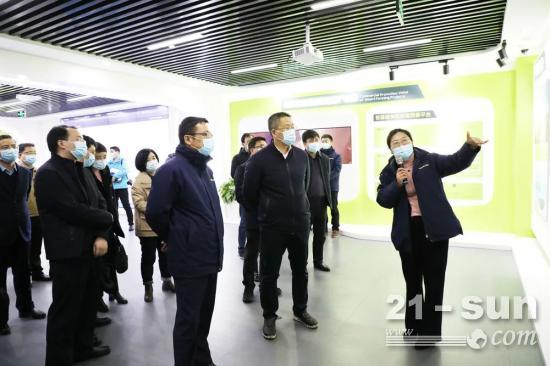 芜湖市委副书记、市长宁波一行到中联农机调研(图2)