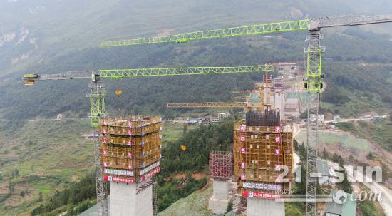 再啃“硬骨头”！中联重科塔机全力助建牂牁江特大桥(图1)