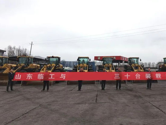 三晉大地傳捷報，山東臨工30臺L955F裝載機批量交付大客戶