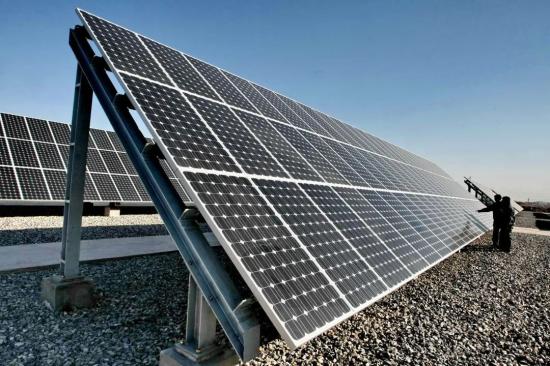 “双碳”之下，行业首创，盈峰环境全新<em>太阳能</em>板清洗机助力国家绿色能源发展！