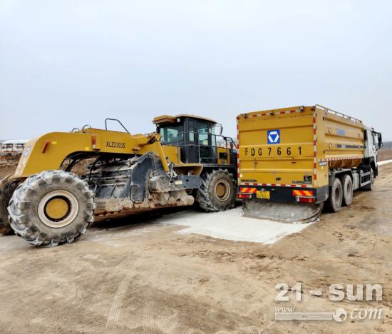开疆拓土！徐工成套化道路机械团燃爆黎霍高速(图2)