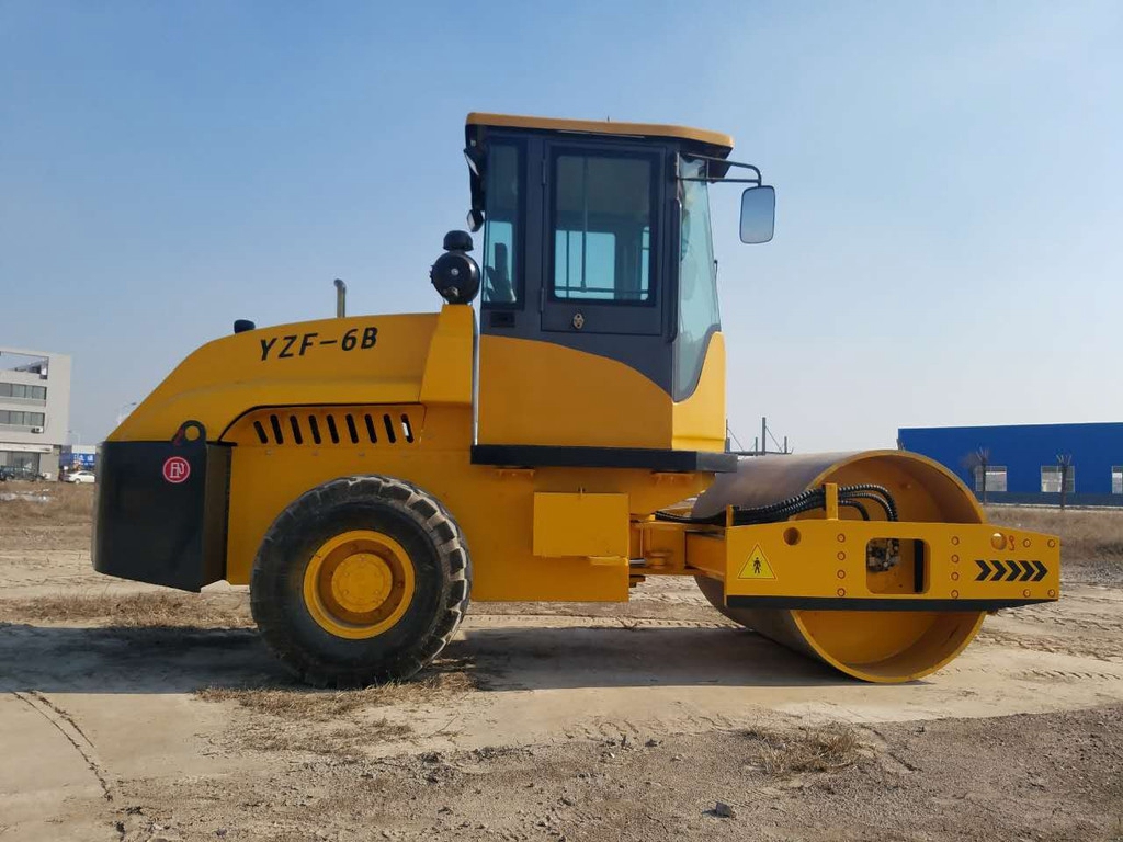 犀牛重工xnw51360-b-2l轮式履带机