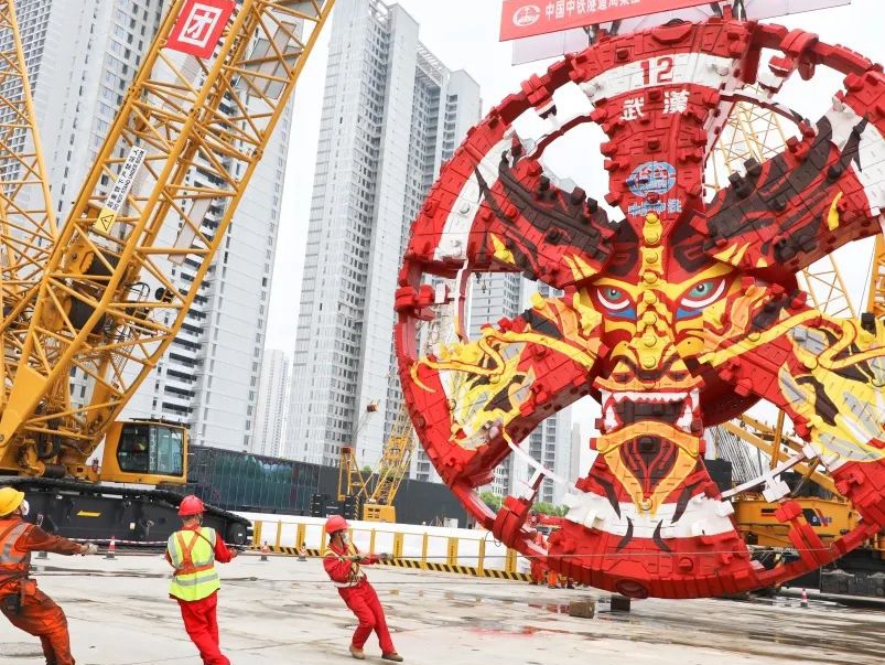 12.56米“巨齿”完成吊装，武汉轨道交通12号线“巨龙”即将穿越长江