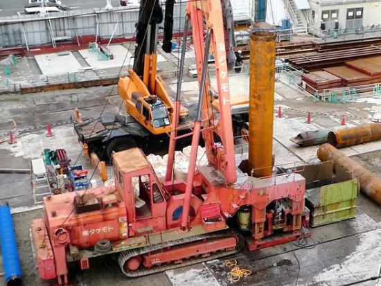 日本建筑工地的加藤KB-1500R旋挖钻机作业中