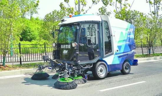 合肥首批无人驾驶清扫车“上岗”工作！