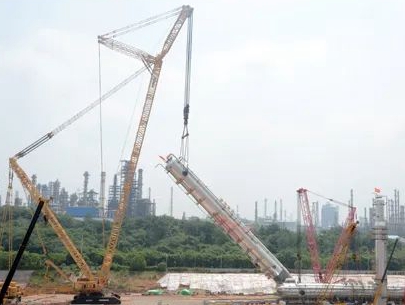4000吨履带吊主吊，中石化安庆项目重达1200吨丙烯塔吊装就位