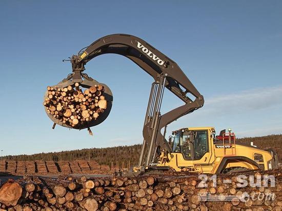 沃尔沃在瑞典进行装载机原木装卸作业远程操作测试