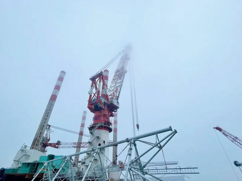 总高100.5米！漳州LNG火炬塔主体吊装圆满成功