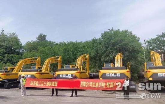 港口“明星”，临工中挖批量交付东北大客户(图1)