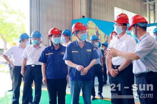 徐州市委常委、经开区党工委书记张克调研徐工塔机(图1)