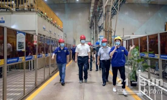 徐州市委常委、经开区党工委书记张克调研徐工塔机(图2)