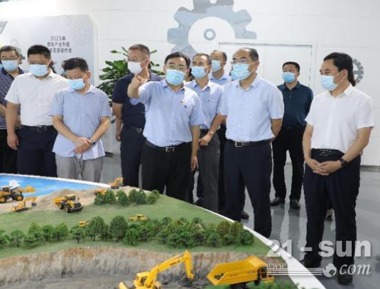 临沂市副市长毕黎明率队到公司观摩(图1)