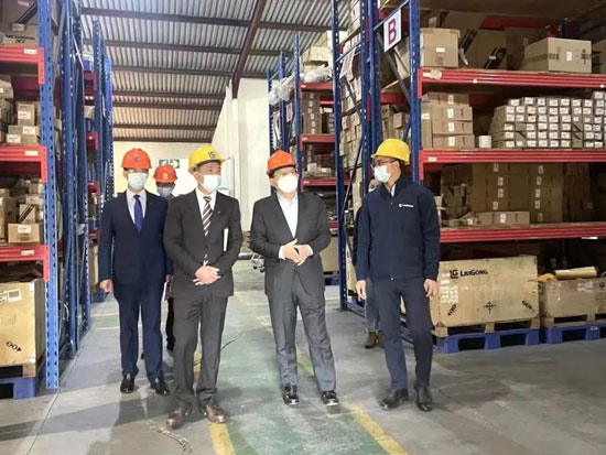 中国驻约翰内斯堡总领事唐中东一行到访柳工南非子公司