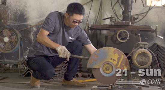 三一吊裝名人堂｜從普通維修工到技術大咖，他經營百臺塔機，還手握多項專利