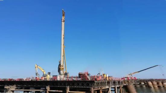 江西首臺徐工XR550D旋挖鉆機助建世界最大轉體橋