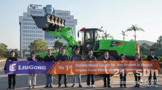 柳工首批纯电动装载机交付水泥行业跨国大客户