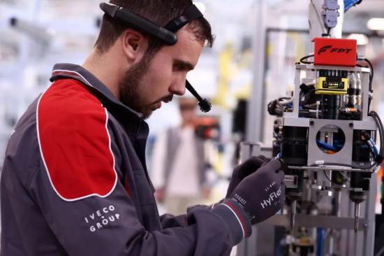 依维柯集团首个完全碳中和生产基地——全新电动动力总成工厂在意大利揭牌