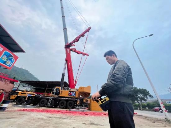 对SAC4000T8一见钟情，他坚信奋斗是逆袭人生的重要指南