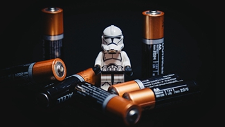锂离子电池是指以锂为能量载体的二次电池（充电电池