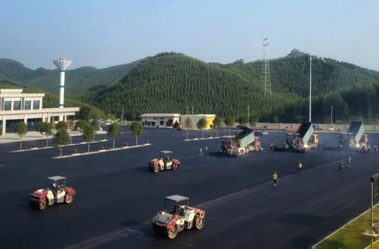 戴納派克三機聯鋪力助廣西省平南高速沖刺建設