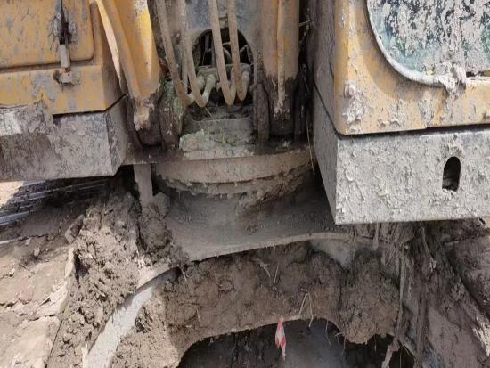 徐州市出售转让二手不详小时--年山东临工LG210挖掘机