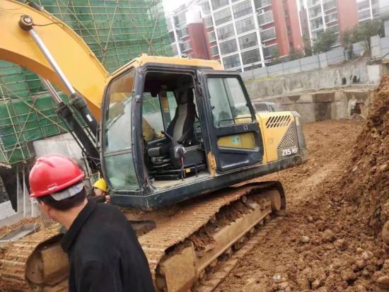 徐州市出售转让二手不详小时2018年现代R215挖掘机