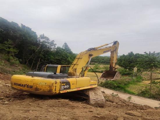 绵阳市出售转让二手不详小时2013年小松PC240-8N1挖掘机