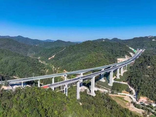 广东省<em>交通</em>运输厅：瞄准2023年完成公路水路建设投资2300亿元目标