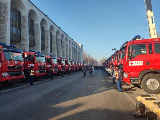 百台徐工消防设备援吉交接 | 扎帕罗夫总统盛赞中国技术和装备