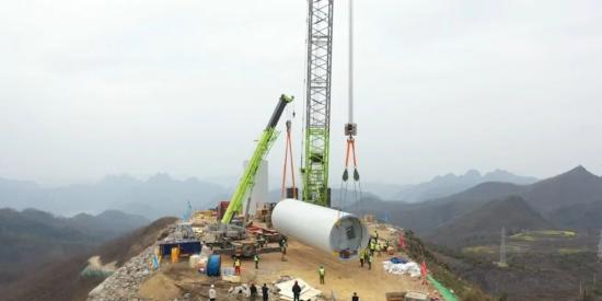 风起黔南丨中联重科履带吊助力贵州省内单体装机容量最大风电项目风机首吊