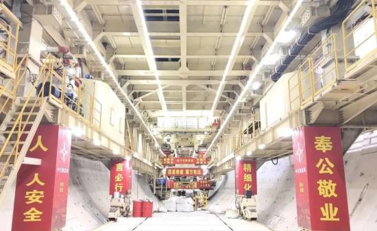 中交天和 | 国内首台15.76米超大直径同步掘进机“兴业号”零扰动穿越<em>珠海</em>市人民东路隧道