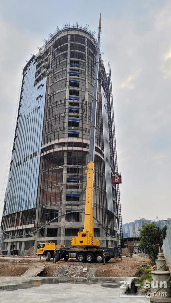五橋八節臂！徐工百噸吊車QY100K8C助力重慶建設！