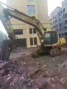 河北省保定市出租PC200-6履带式挖掘机