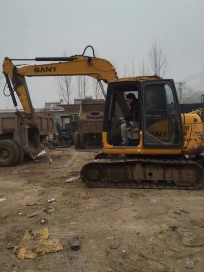河北省保定市出租75-8履带式挖掘机