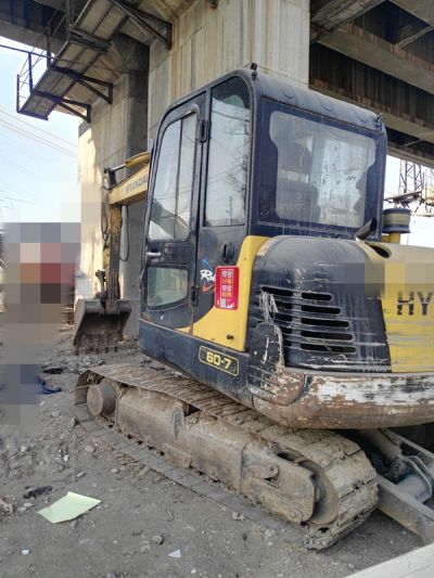 北京市房山区出租R60-7履带式挖掘机