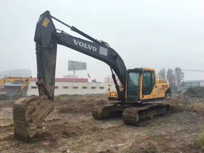 河北省保定市出租200履带式挖掘机