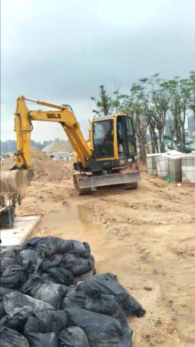 广东省珠海市出租60履带式挖掘机