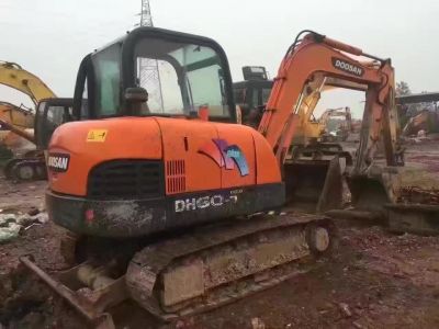 河北省保定市出租DS60-7履带式挖掘机